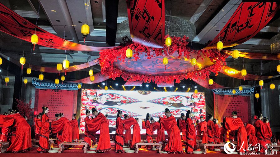 30對(duì)來自海峽兩岸的新人在福州舉行漢式集體婚禮