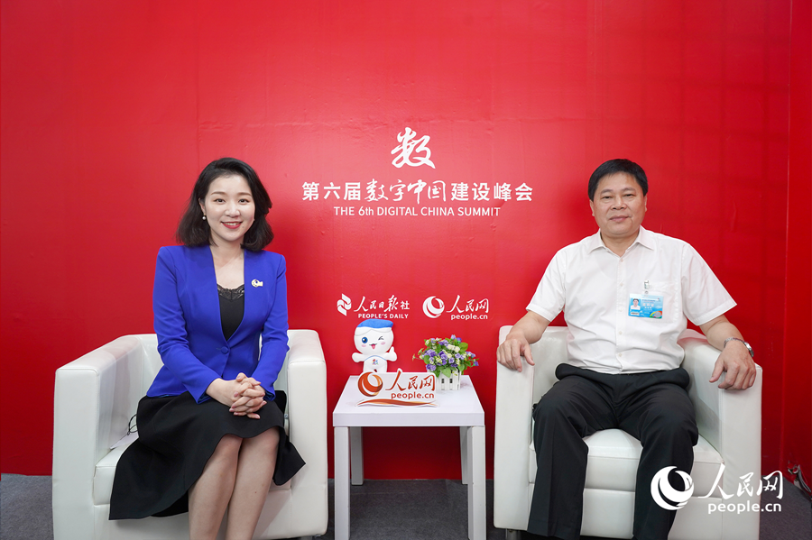 陳俊明接受人民網(wǎng)專訪。人民網(wǎng) 蘭志飛攝
