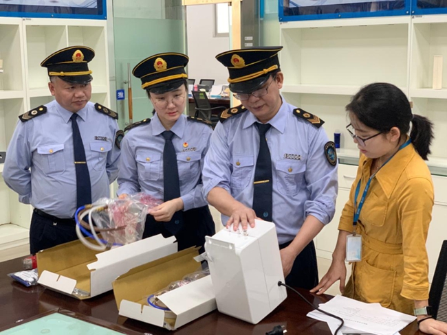 凈水器企業(yè)現(xiàn)場(chǎng)監(jiān)督檢查。福建省衛(wèi)健委供圖