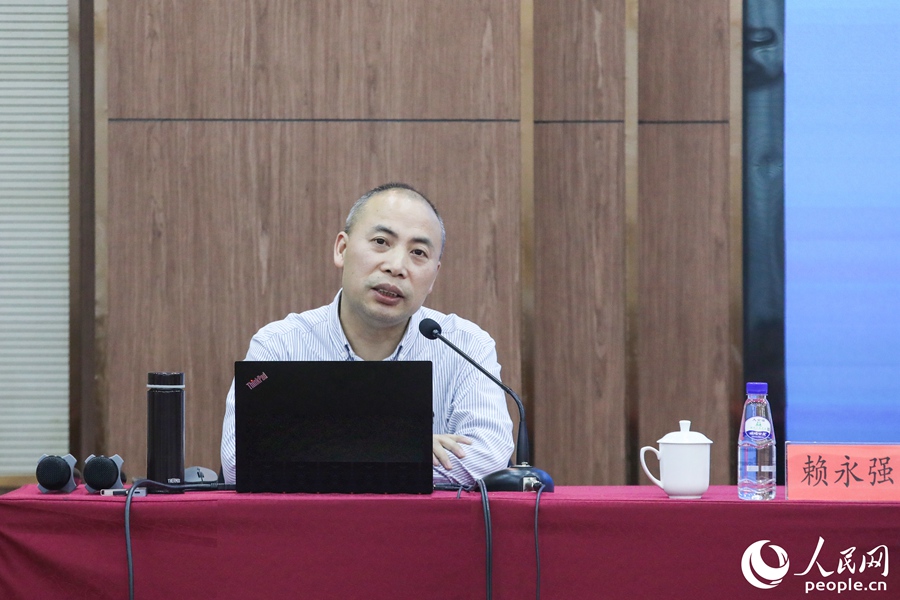 賴永強以《新傳播時代正能量如何“出圈”》為題進行實操技能專題培訓。人民網 陳永整攝