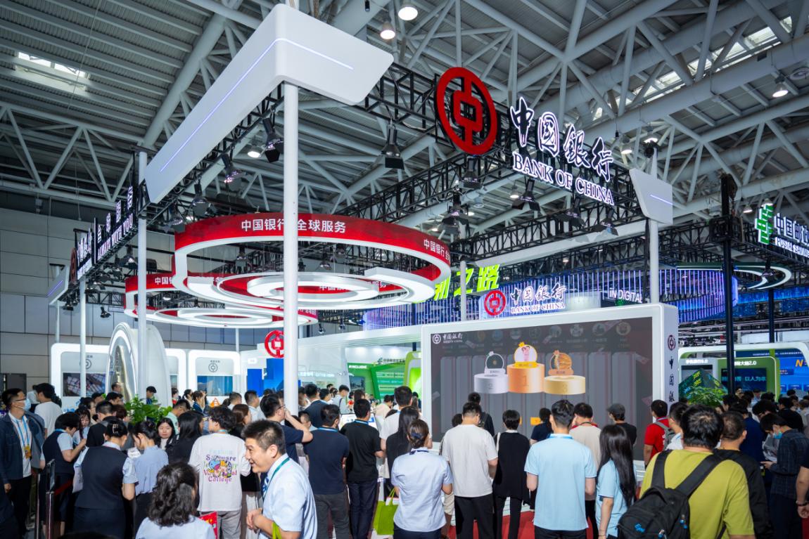 福建中行展廳現(xiàn)場(chǎng)參展客商絡(luò)繹不絕。福建中行供圖