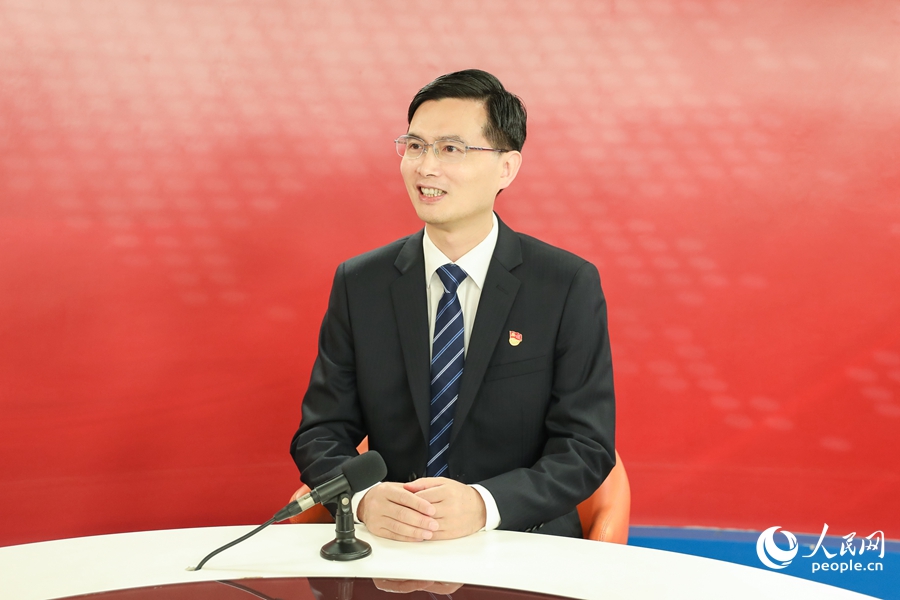 中國進(jìn)出口銀行福建省分行黨委委員、副行長郭春松做客人民網(wǎng)福建演播室。人民網(wǎng) 陳永整攝