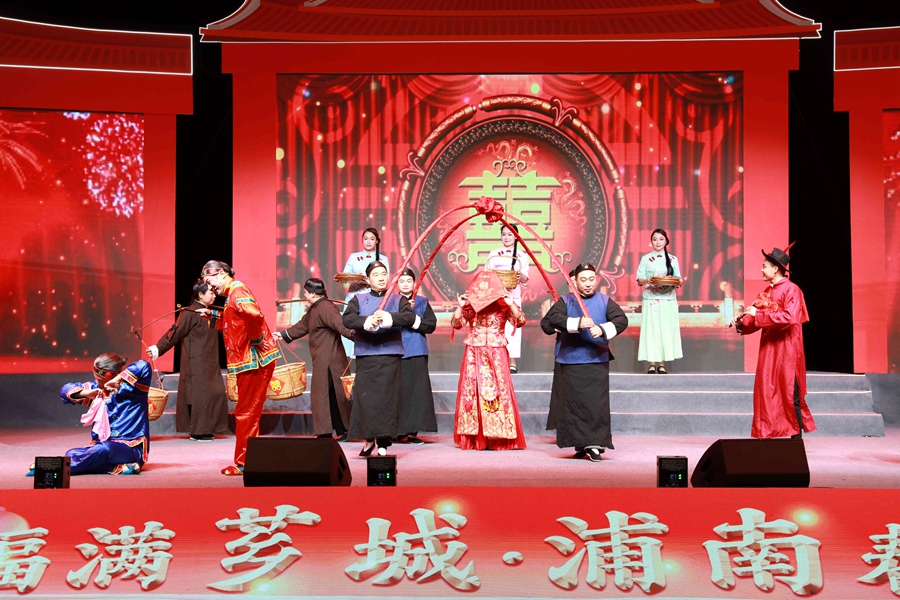 現(xiàn)場表演。鄭文典攝