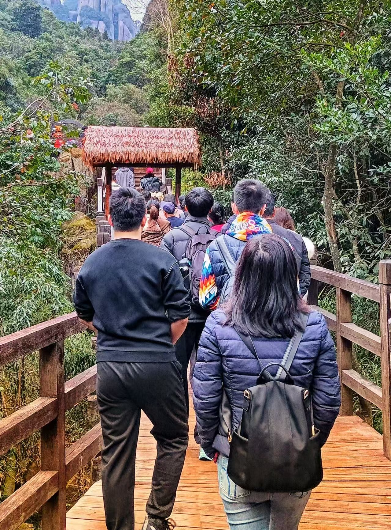 游客欣賞沿途美景。太姥山景區(qū)供圖