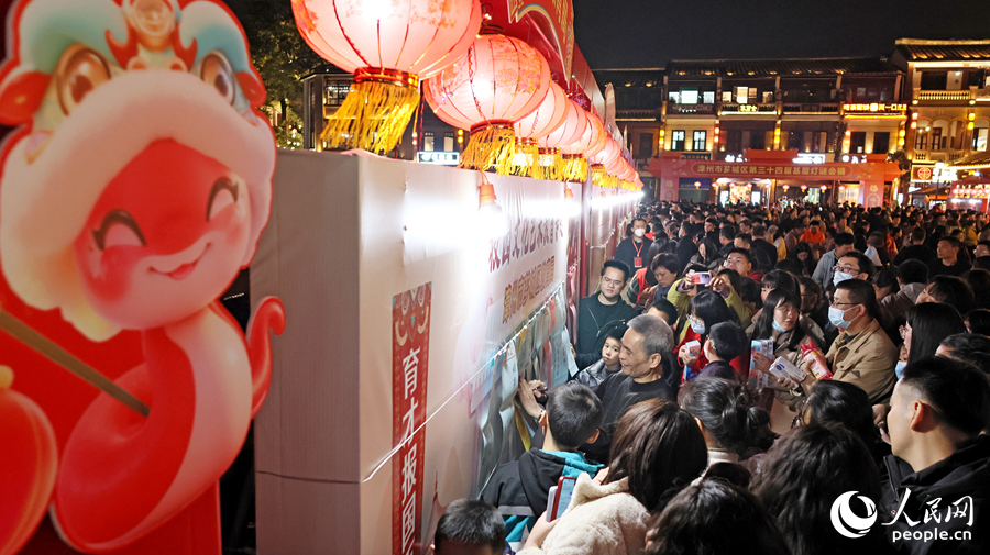 燈謎會(huì)現(xiàn)場(chǎng)。人民網(wǎng) 李昌乾攝