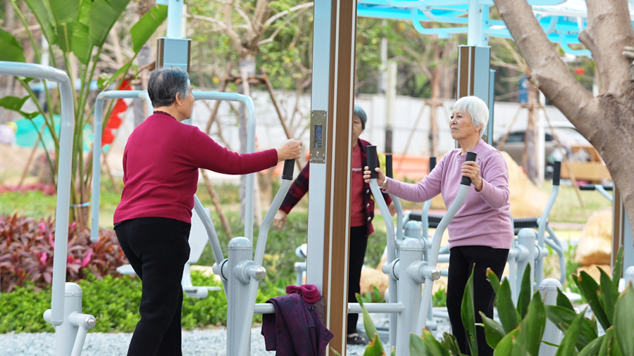 群眾在公園里鍛煉身體。龍文區(qū)融媒體中心供圖