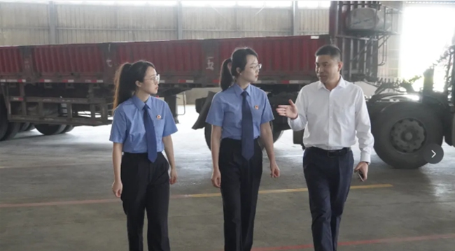 檢察官定期深入園區(qū)走訪，了解企業(yè)法治需求，解決企業(yè)急難愁盼