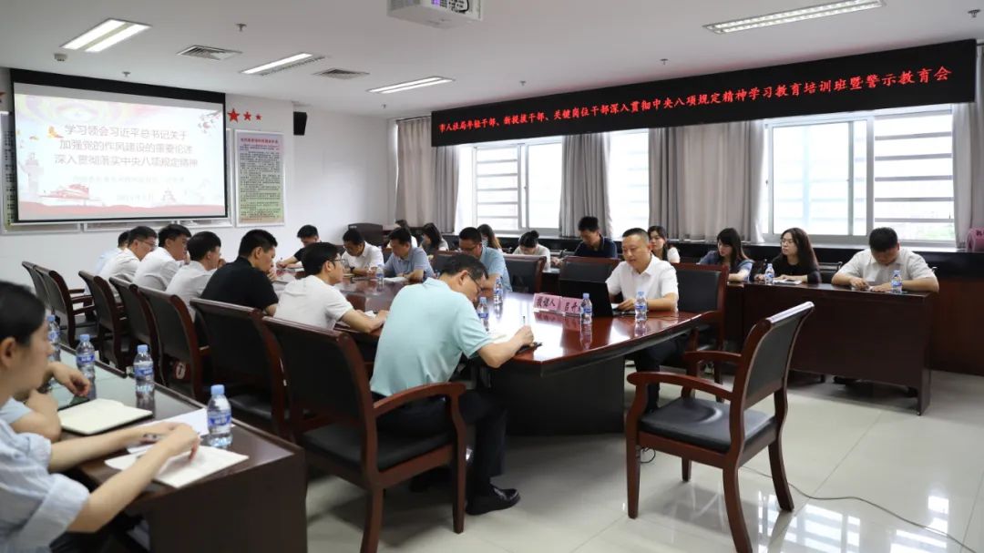 會(huì)議現(xiàn)場(chǎng)。龍巖市人社局供圖