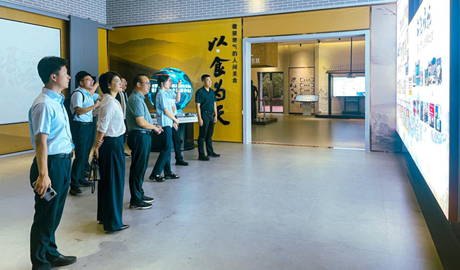 廈門國際銀行三明分行工作人員深入沙縣小吃集團(tuán)開展產(chǎn)業(yè)調(diào)研