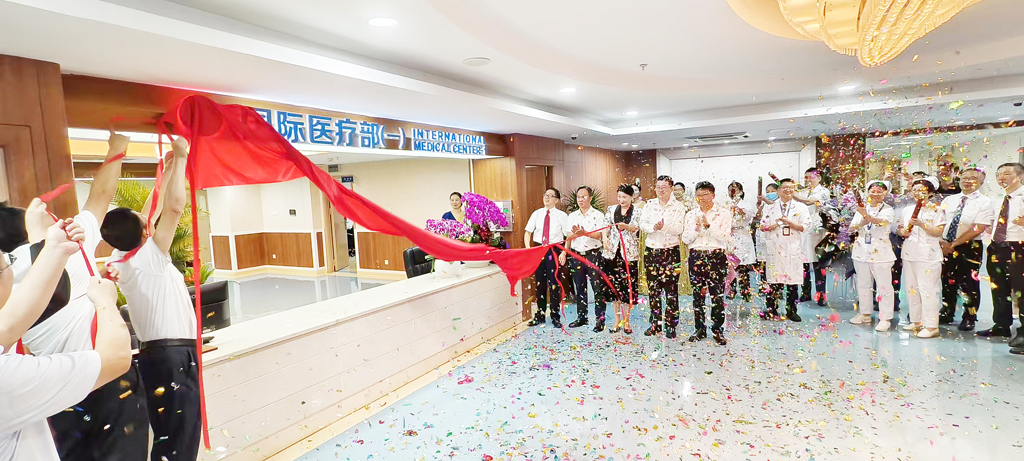 廈門大學(xué)附屬中山醫(yī)院國際醫(yī)療部揭牌儀式現(xiàn)場。林林?jǐn)z