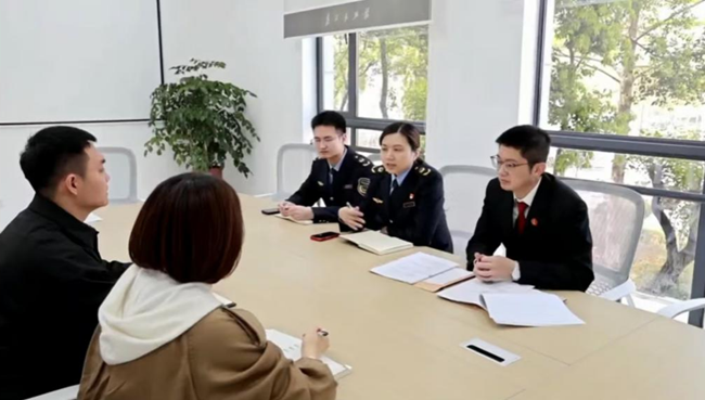 集美區(qū)綜治中心組織區(qū)法院與區(qū)市場(chǎng)監(jiān)督管理局共同會(huì)商，共享糾紛數(shù)據(jù)及企業(yè)整改動(dòng)態(tài)。集美法院供圖