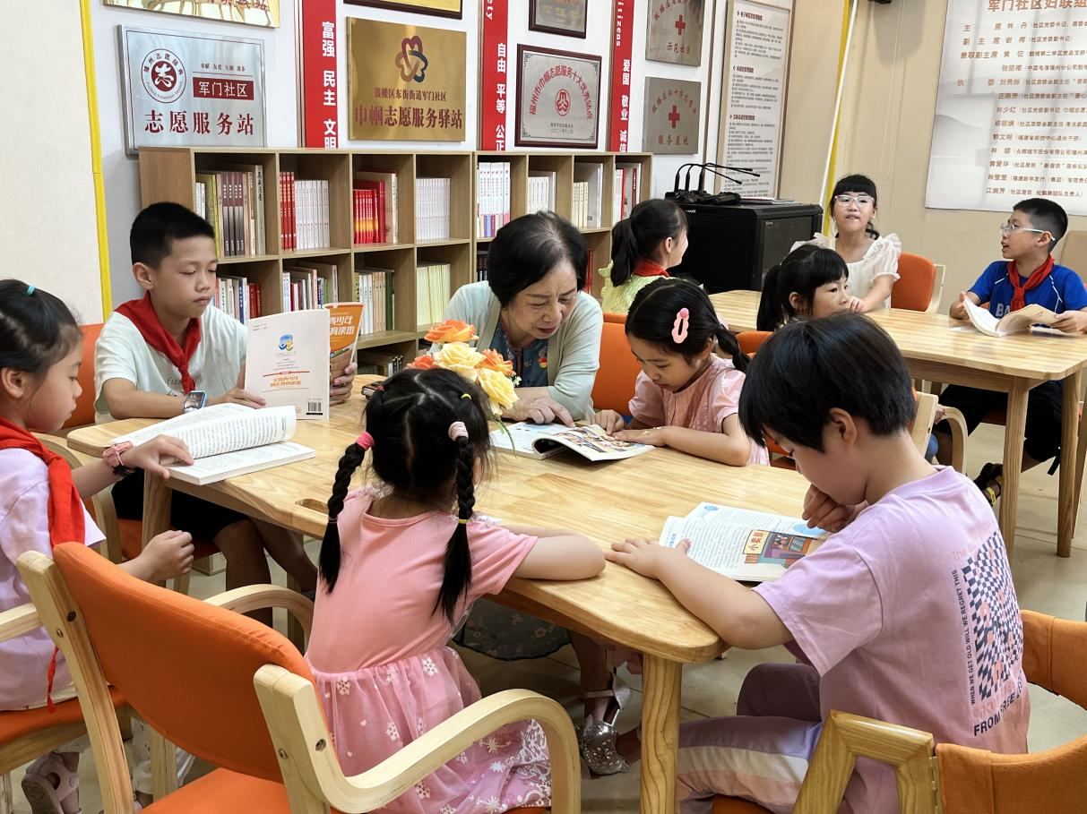 軍門社區(qū)開展“閱讀潤心，書香育人”讀書日活動(dòng)。軍門社區(qū)供圖