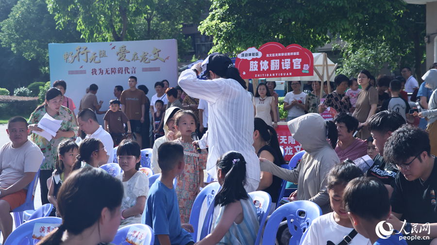 活動現(xiàn)場，居民群眾積極互動。人民網(wǎng) 李昌乾攝