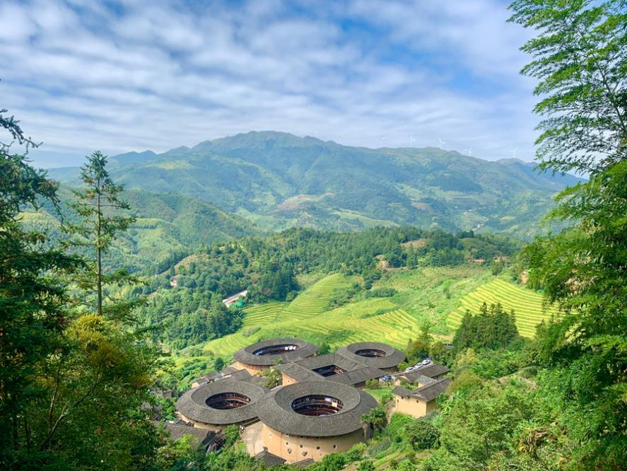 田螺坑土樓群。張夢(mèng)帆攝