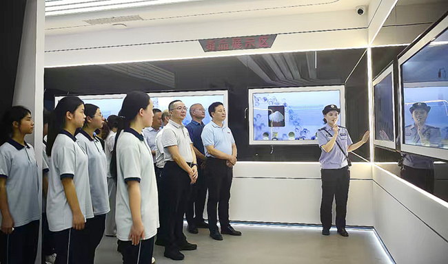 參觀安溪縣林則徐禁毒教育基地。安溪縣公安局供圖