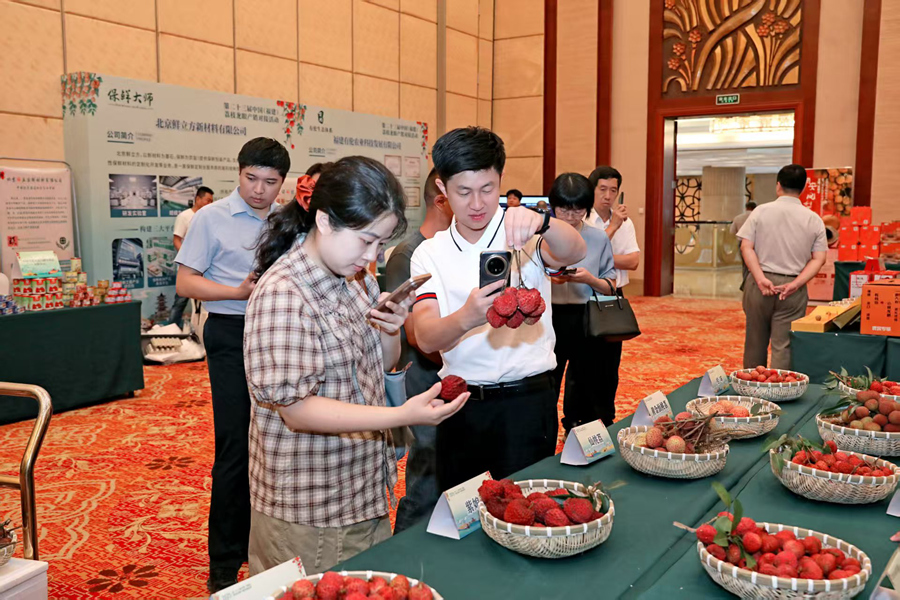 活動(dòng)現(xiàn)場(chǎng)展出各類荔枝、龍眼。漳州市農(nóng)業(yè)農(nóng)村局供圖
