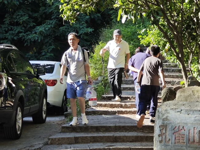 修繕后的狀元嶺成為市民登山健身、文化體驗(yàn)的好去處
