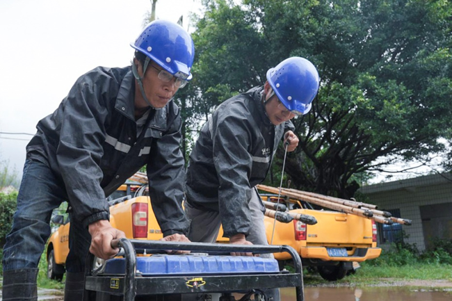 使用發(fā)電油機為基站供電