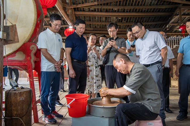 調(diào)研建陽(yáng)言盞非遺觀光工廠賦能鄉(xiāng)村振興項(xiàng)目
