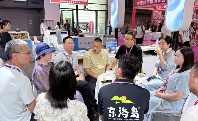 利用博覽會(huì)閑暇之余，連江縣組織參展企業(yè)交流探討“海連江”產(chǎn)品營銷經(jīng)驗(yàn)