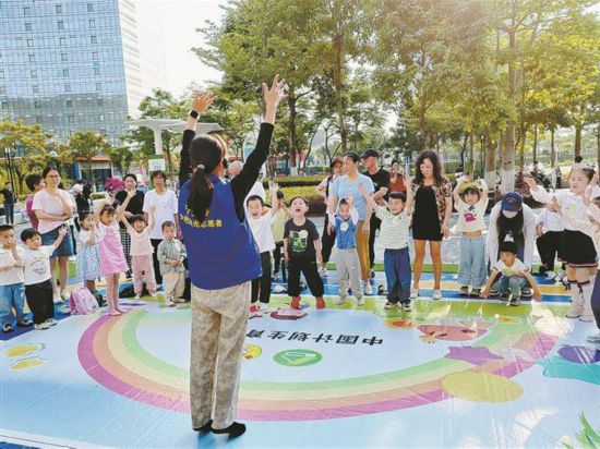 廈門市計生協(xié)系統(tǒng)舉辦“向日葵親子小屋”親子互動活動。