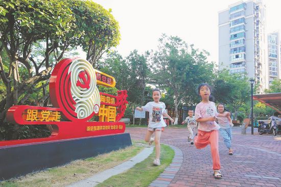 在近鄰黨建引領(lǐng)下，祥美社區(qū)呈現(xiàn)“祥有鄰、樂和美”的美好景象。 李毓琳攝