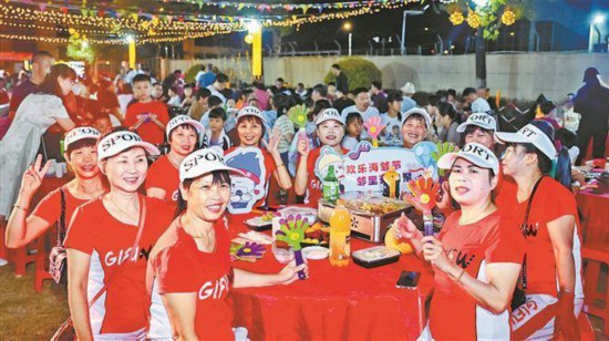 大同街道鳳山社區(qū)將“家文化”融入社區(qū)治理。圖為鳳山社區(qū)九號公館鄰里百家宴活動。鳳山社區(qū)供圖